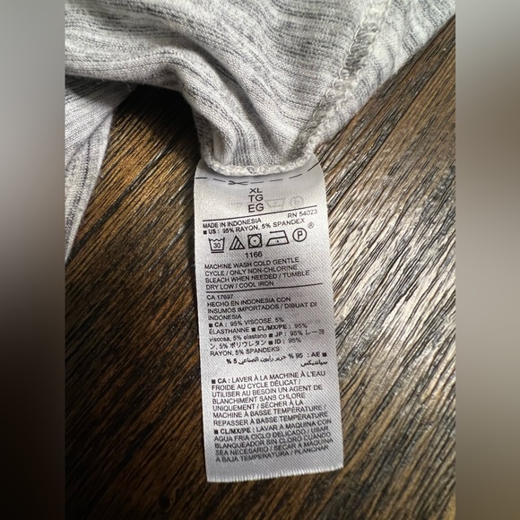 XL OLD NAVY TANK - stretchy & flows. Good condition, normal wear. ￼ - Picture 7 of 7